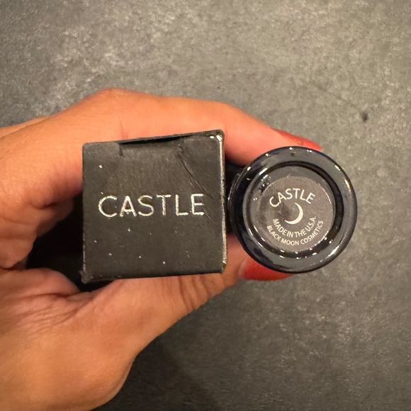 Black Moon Cosmetics "Castle" liquid lipstick - Picture 5 of 6